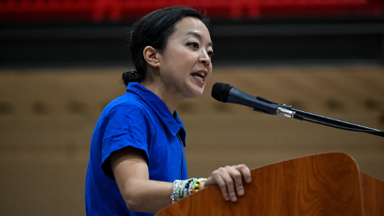 威州明州民主党初选激战，党内路线之争成中期选举关键