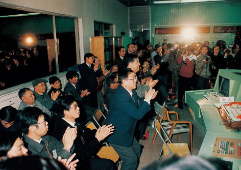 （1991年12月15日，秦山核电30万千瓦机组并网发电）
