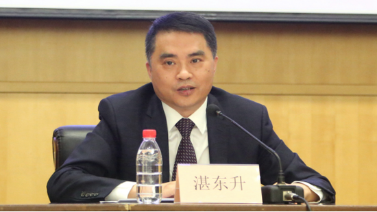 图为中国农业发展银行党委副书记、副董事长、行长  湛东升