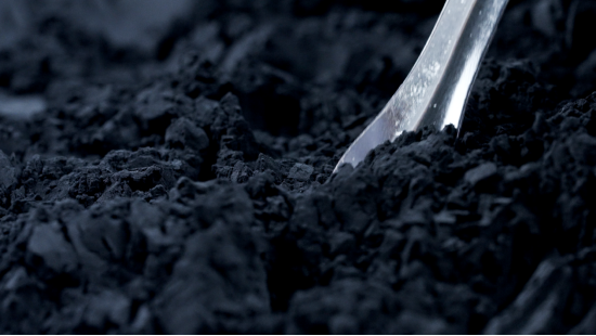 　大元硬碳碳基新材料加工后的粉末状多孔炭