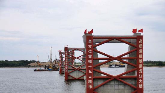 正在建设的黑龙江大桥