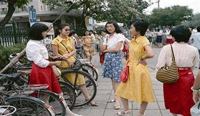 图6-2 八十年代追求时尚的青年女士