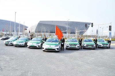 郑州出租车拟增推按键叫车 老人以后打车按个键就能搞定