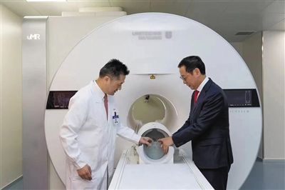 中山-联影开启行家首款人体全身5.0T磁共振临床磨砺融合(受访者供图)