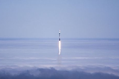 SpaceX猎鹰9号雾中发射46颗Starlink星链卫星，打破年度发射纪录