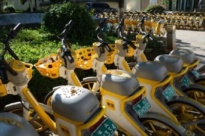 哈啰城市经理划破70辆美团电单车坐垫，被行政拘留10日