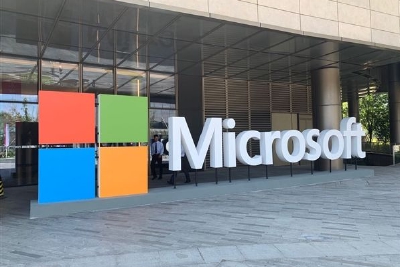  Microsoft's revenue in the first fiscal quarter was 50.122 billion US dollars, and its net profit fell 14% year on year