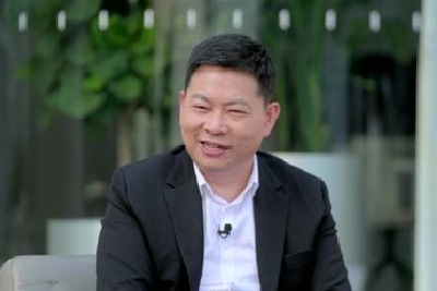余承东自曝折叠屏新旗舰X3：华为手机对手是自己 能引领创新欢迎竞争