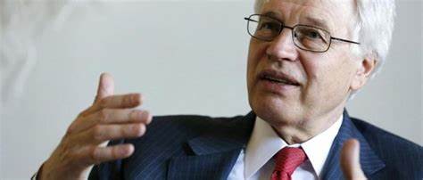 霍尔姆斯特姆 Bengt Holmstrom