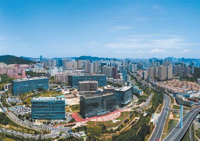 俯瞰大连高新区. 王 华摄