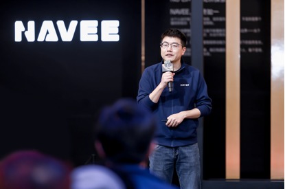 （坦途科技NAVEE品牌首席产品官王耀章现场介绍NAVEE全新产品矩阵）