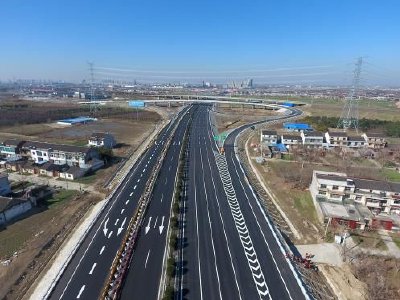 江苏宁沪高速公路：8月沪宁高速日均收入为1604.3万元 同比增长3.38%