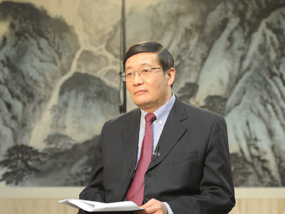 楼继伟：货币政策仍有较大降息降准空间 财政赤字最好保持在3.8%