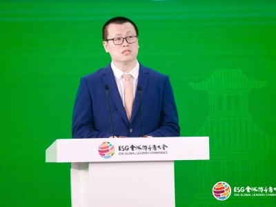 新浪财经CEO邓庆旭主持“2024 ESG全球领导者大会”开幕式