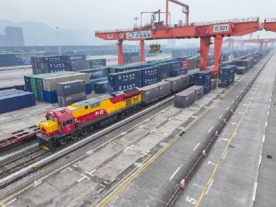 铁货根据“2供1”基准进行供股而发行6.39亿股