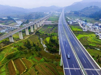 华昱高速拟折让约19.27%配股 最多净筹约5055.638万港元