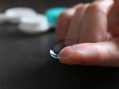 欧普康视遭遇业绩股价“双杀”背后：赛道异常拥挤 近9亿商誉减值是否充分