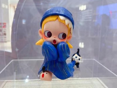 泡泡玛特早盘涨超8% 世界杯联名款再掀抢购热潮