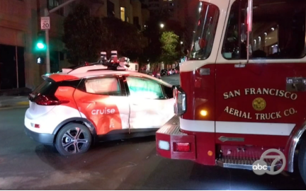 （图：自动驾驶品牌Cruise曾在2023年和一辆消防车相撞，后在2024年拖拽一位女性行东谈主约6米，变成极大的负面影响。）