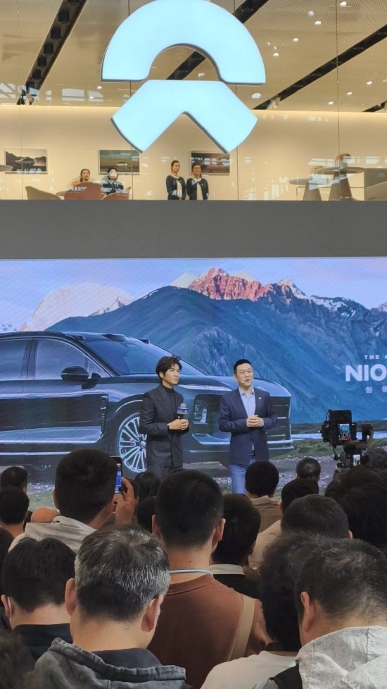 直击车展|钟汉良亮相蔚来展台，李斌喊话粉丝赶紧下单
