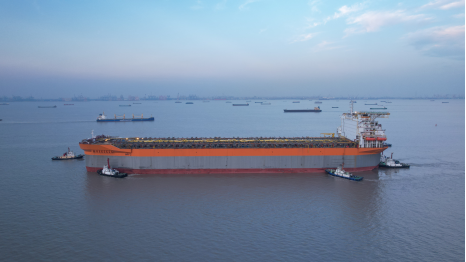 （30万吨级海上浮式生产储油船 摄影：徐晨辉）
