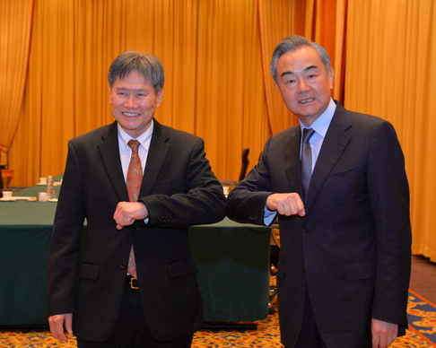 王毅会见东盟秘书长林玉辉：中方愿同更多东盟国家开展疫苗合作