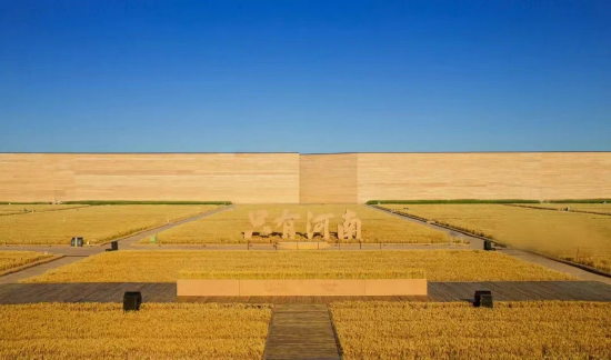 “求助王健林之后：胡葆森把这个国内最大的戏剧聚落群也卖了