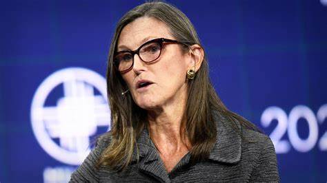 女股神cathiewood仍认为未来一年最大风险是通缩而非通胀