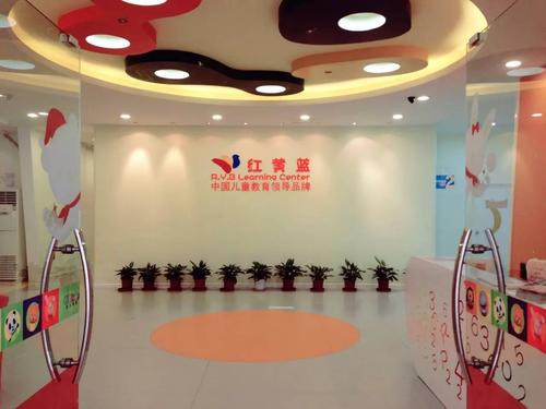 红黄蓝一两岁女童被困教室出现自残行为：已接受心理治疗