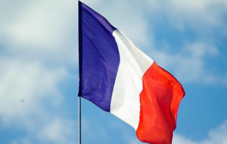 法国夺冠国旗不够一万公里外中国厂家紧急驰援