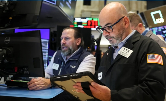 盘前：纳指期货涨0.33% 黄金失守4200美元