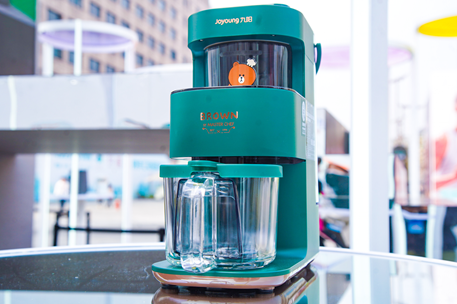 不用手洗破壁机Ymini（LINE FRIENDS联名款）。