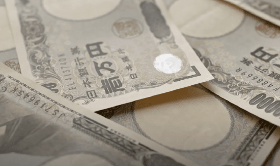 日本财务大臣就日元走弱发出警告 强调“深感关切”