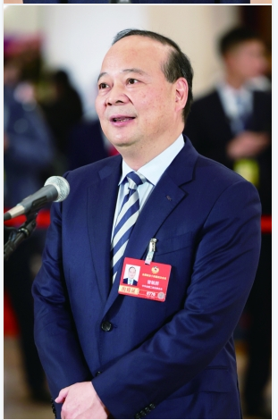 曾毓群