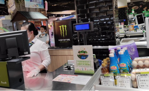 永辉超市门店收银台放置倡议海报