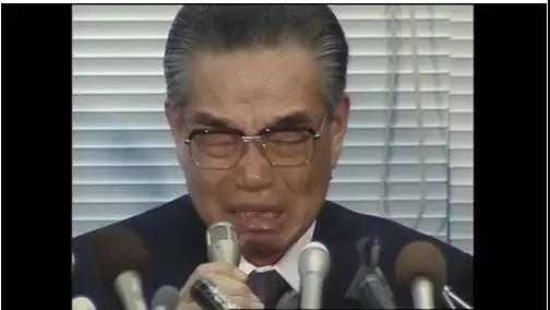 哀哭流涕的山一证券社长。来源:网络。