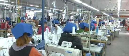 农民工劳动合同签订率和社会保险参加人数递增 月均收入平稳增长