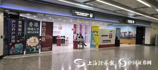 香港西九龙高铁站近邻香港保障机构网点,周亮 摄