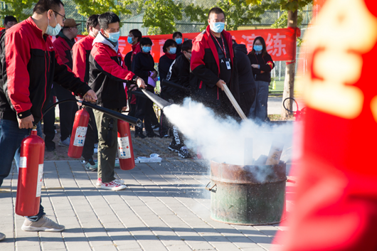 运维人员实操灭火器