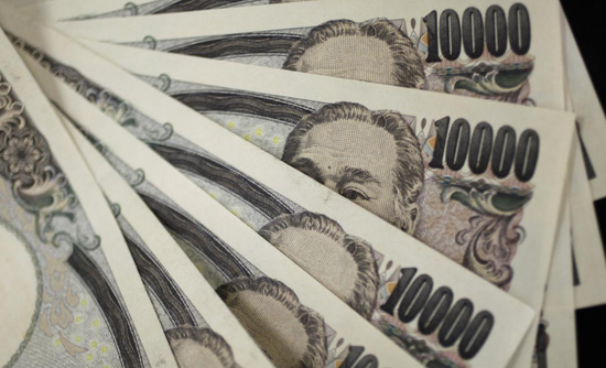 资料图片：2011年8月，日元纸币。