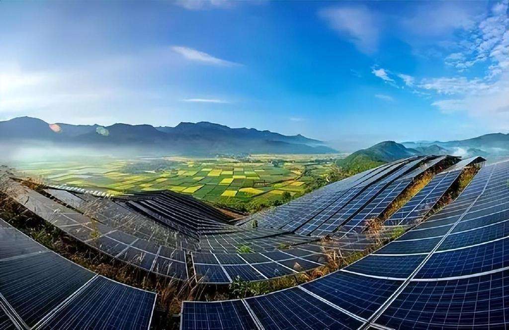 光伏板块复苏！TOPCon电池方向领涨 皇氏集团等多股涨停