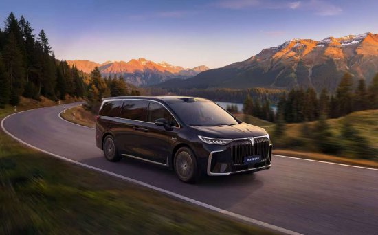 新华社:天虹兑换码-岚图梦想家再推冠军版：搭载华为乾崑智驾ADS4，预售价31.99万元