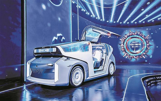 百度正式发布“汽车机器人”。