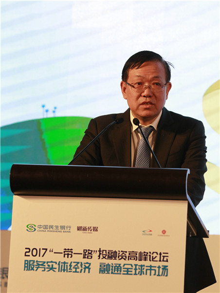 民生银行郑万春:既要服务大型企业 也要支持小微发展