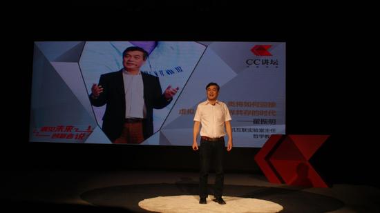 大学人机互联实验室主任、哲学教授翟振明