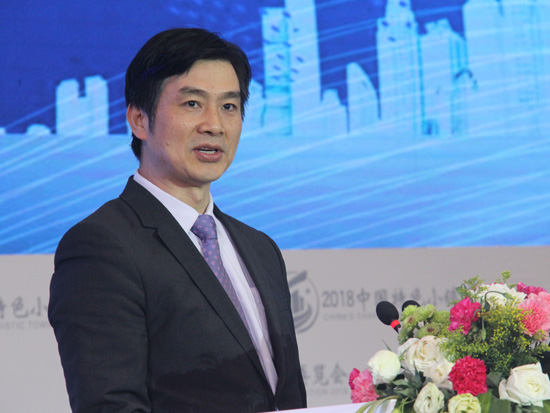 新华网董事、副总裁申江婴