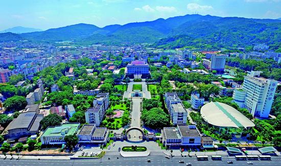 国立华侨大学 1960 年创办于侨乡泉州,是中国唯一一所以"华侨" 命名的