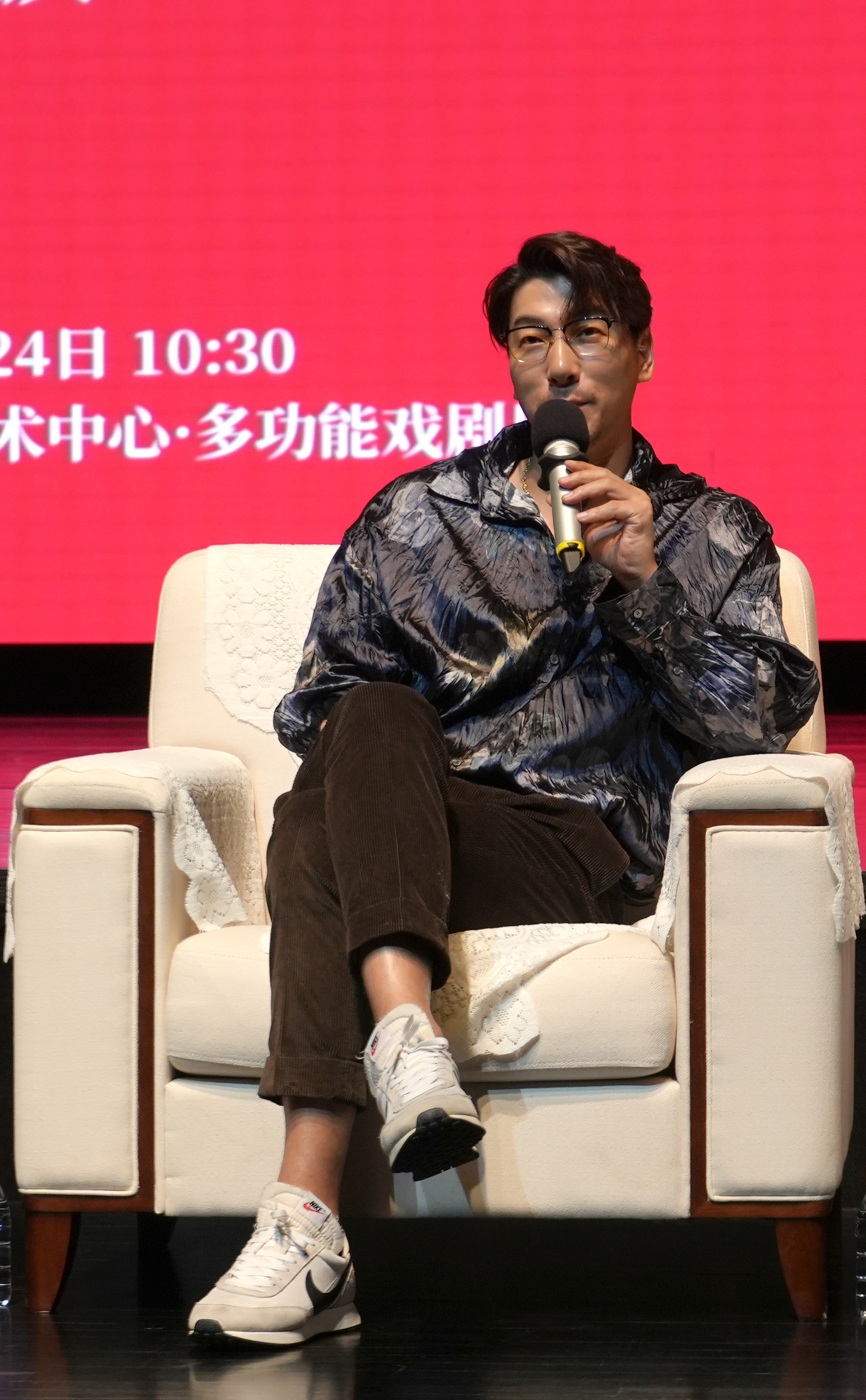 张亮,在央华版《如梦之梦》中饰演伯爵