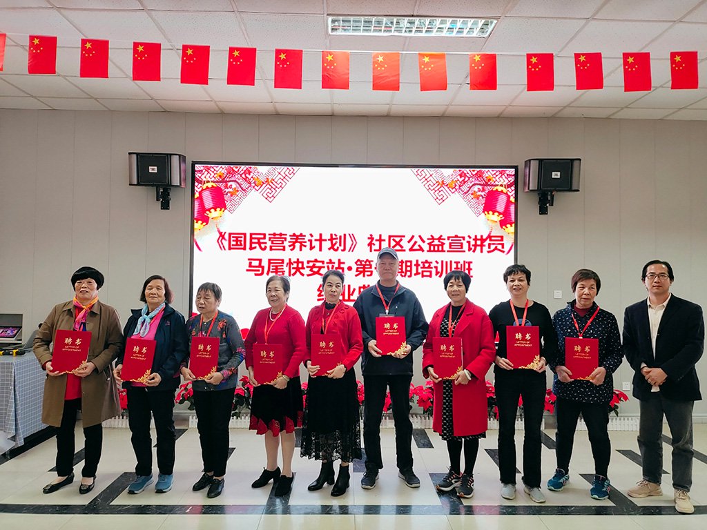 马尾区文明办副主任刘文光为学员颁发聘书