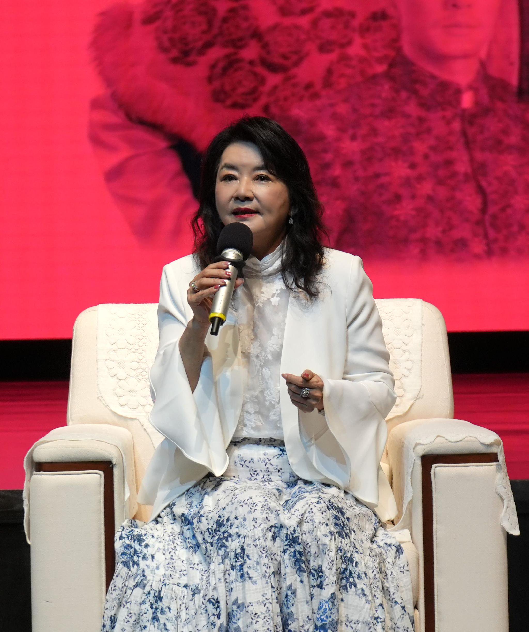 胡慧中,在央华版《如梦之梦》中饰演“老年顾香兰”